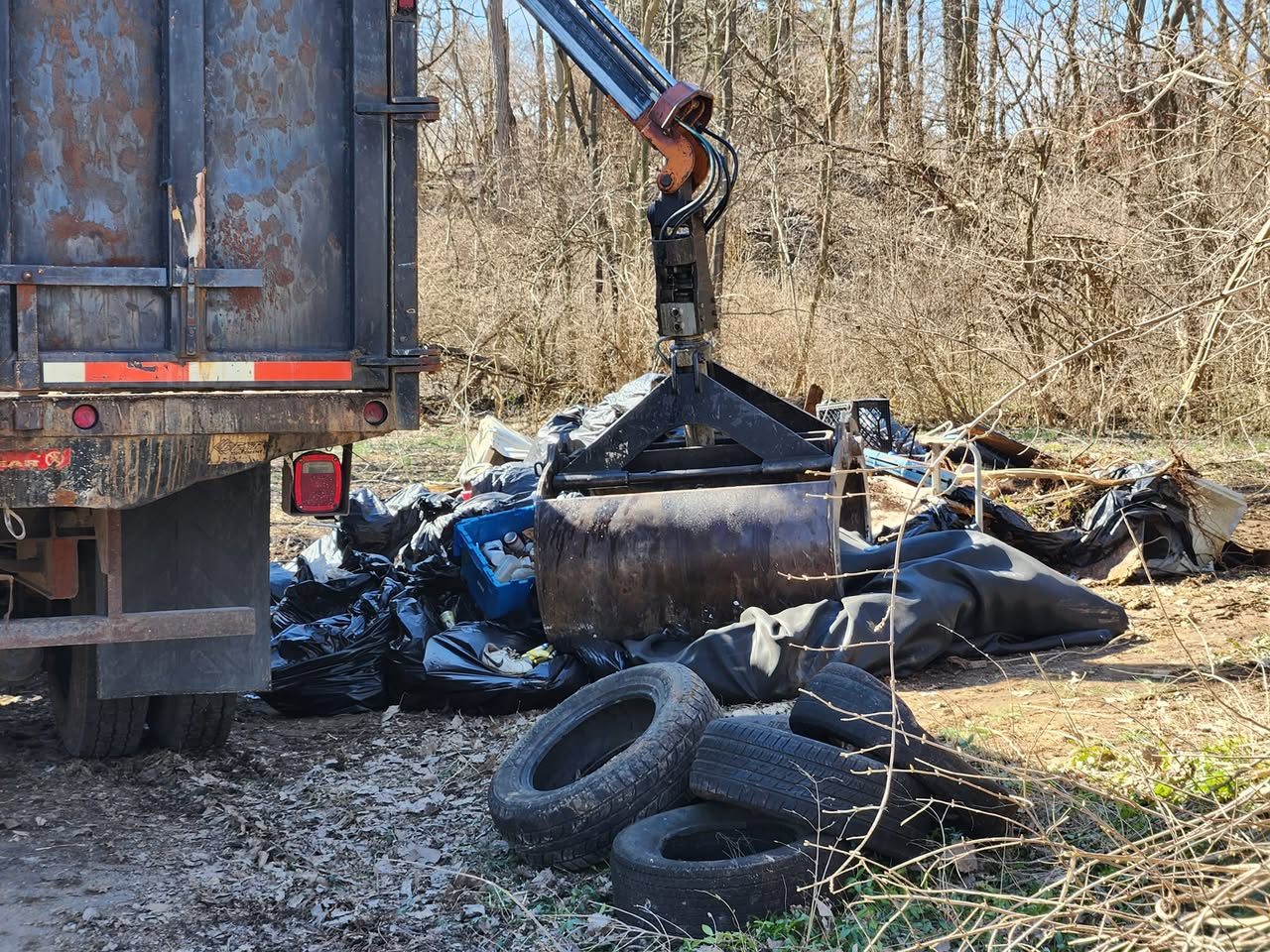 Tires and bulk waste, loaded out
